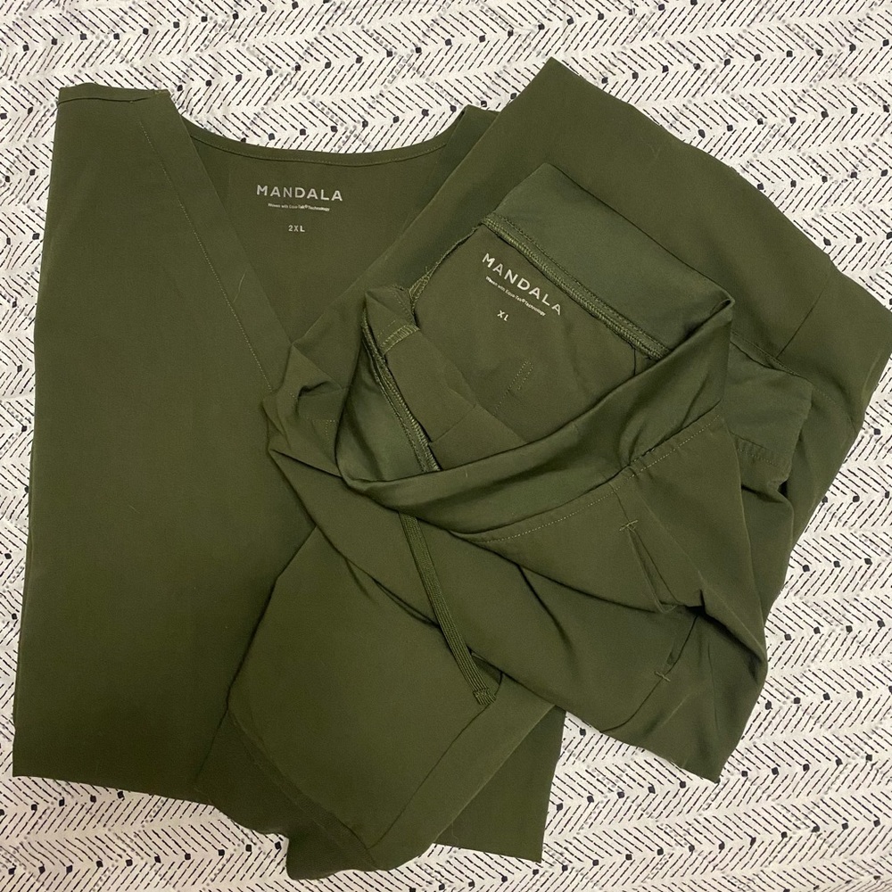 Mandala scrub set Everest green Top 2XL Bottom XL